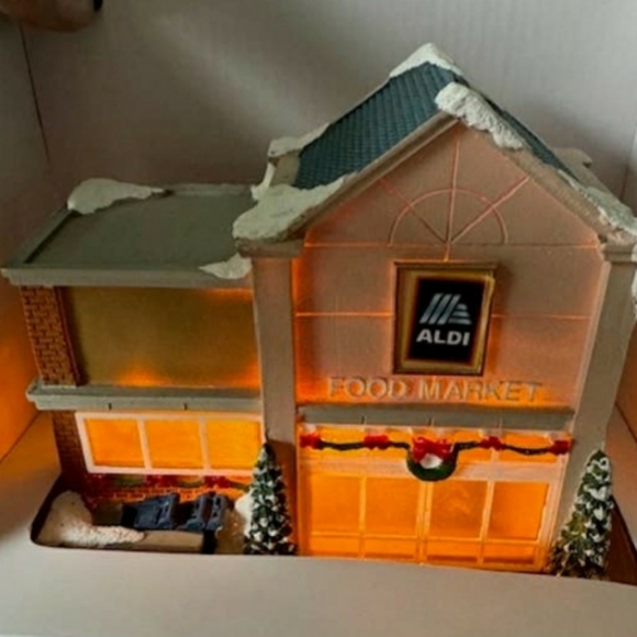 ALDI LED Holiday Village House Aldi Store Food Market 2023 Light-Up Christmas - Picture 2 of 2